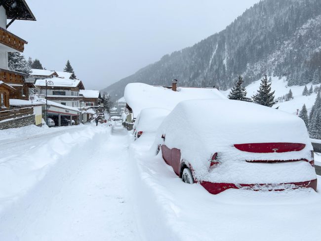 Sneeuw op een auto