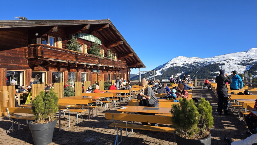 Lunch bij Breidfussalm.