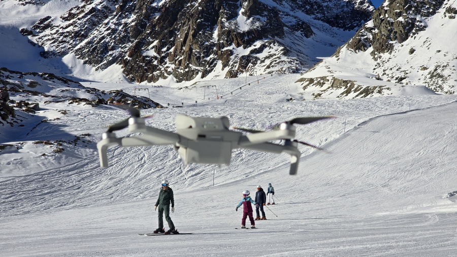 Met de drone omhoog.