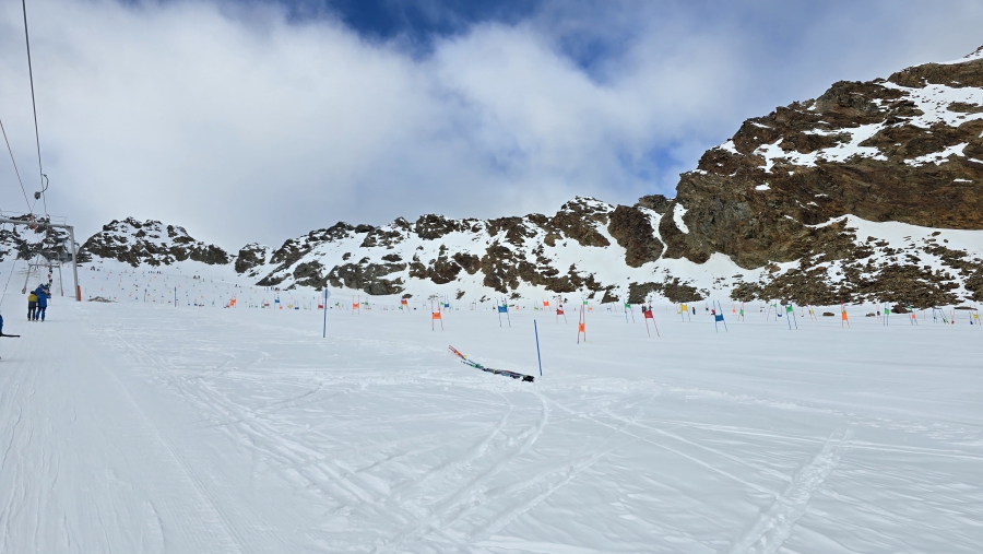 Landenteams trainen op de gletsjer.