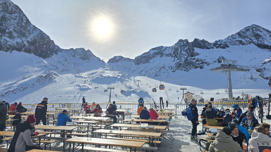 Restaurant Eisgrat op 2900 meter hoogte.
