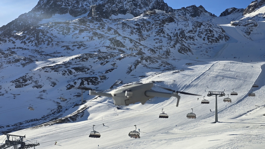 Met de drone aan het filmen.