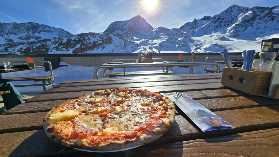 Pizza bij Goldener Gams.