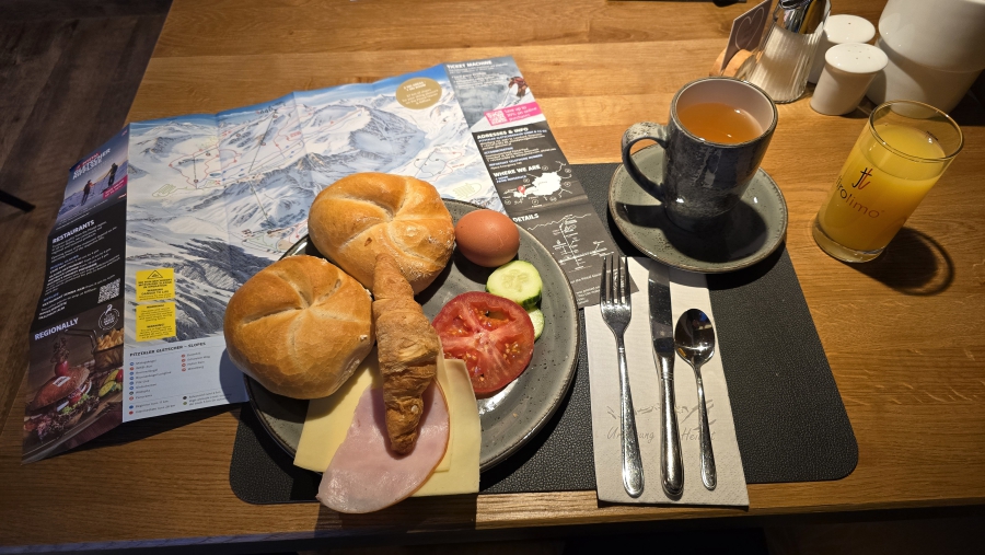 Ontbijtje en pistekaart.