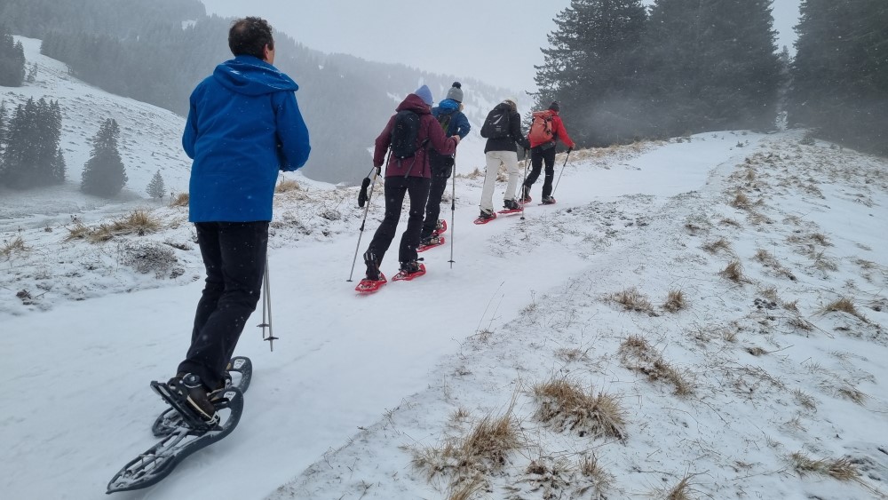 Groepsactivieiten met elkaar tijdens de wintersport.